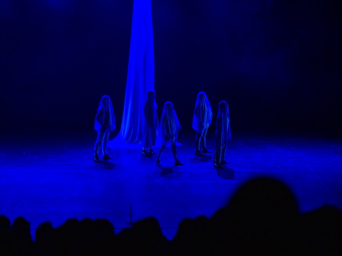 Con teatro lleno estuvieron las cuatro presentaciones de la nueva obra familiar, político, territorial y ecofeminista: «Caudal, por la liberación de las&nbsp;aguas».